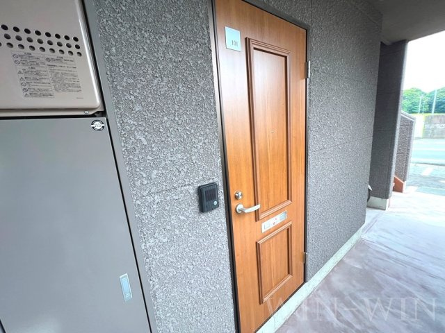 セザンヌ原町 4の玄関