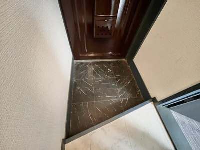 【玄関】 | RIZEONE富田林レジデンスI