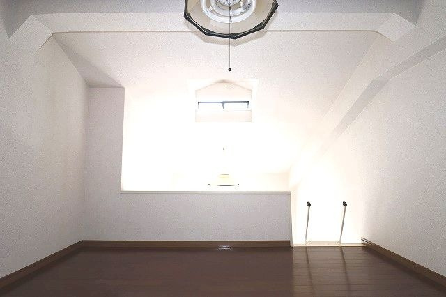 しおやハイツの洋室