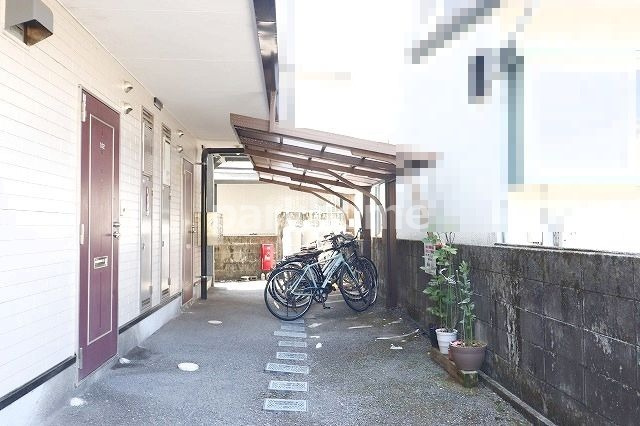 しおやハイツのエントランス