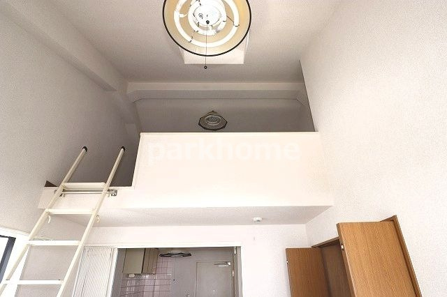 しおやハイツの洋室