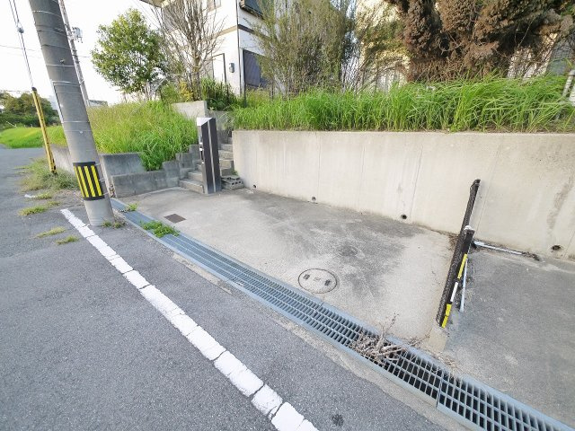 杉澤メゾネット（神功４丁目）の駐車場