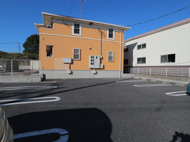 グラン　マローネの駐車場