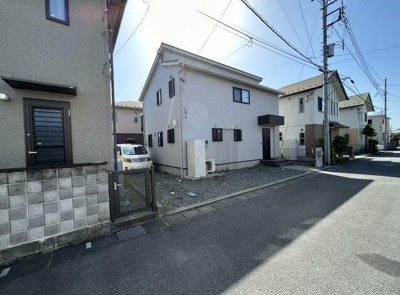 【前面道路含む現地写真】 | 中古戸建　甲府市中小河原1丁目 | 前面道路含む現地写真です