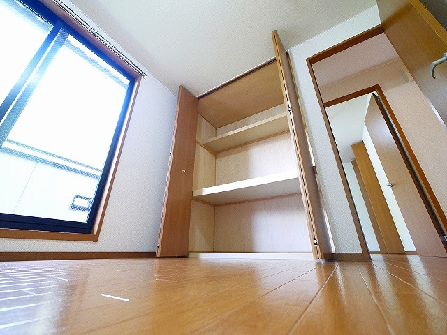 クレスト東生駒の収納|収納スペース豊富です