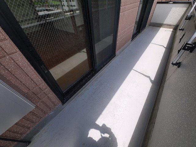 クレスト東生駒のバルコニー|バルコニーからの眺めを楽しみながら食事をしませんか