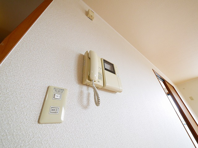 クレスト東生駒の設備|モニター付きインターホン