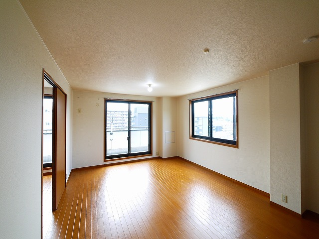 クレスト東生駒の居間・リビング|居間です