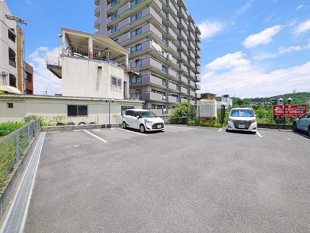 クレスト東生駒の駐車場|駐車場があります