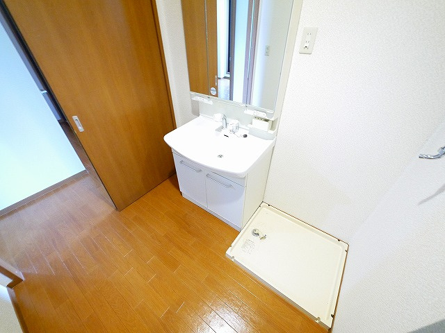 クレスト東生駒の洗面所|スペースが確保できる洗面所です