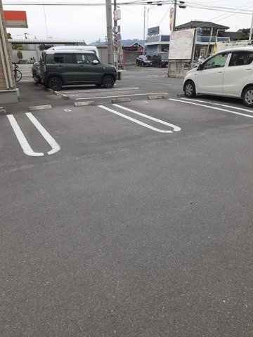 サンライズ錦Ｂの駐車場|車をお持ちの方に嬉しい駐車場付きの物件です