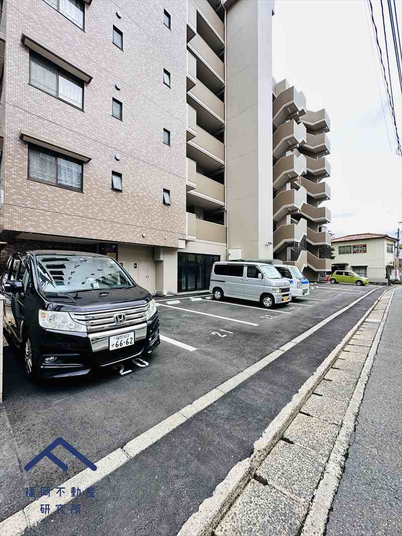 エクレール東比恵の駐車場