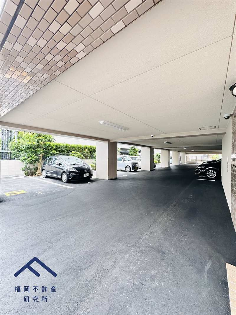 エクレール東比恵の駐車場
