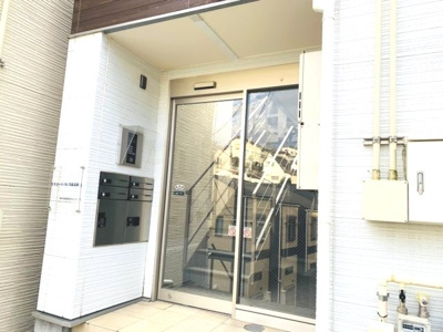 【エントランス】 | エスコートパレス南太田 | 防犯面で安心なオートロック付き
