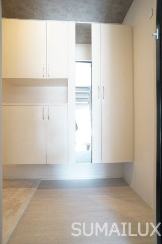 D-room新屋敷の玄関