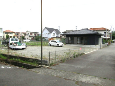 【駐車場】 | 中古戸建　甲斐市西八幡平屋建て | 駐車場の賃貸収入があります。