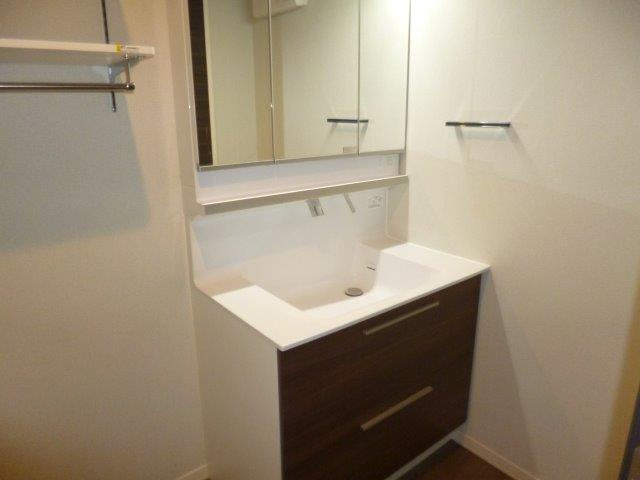ルミエール　ベレオ茶屋町の独立洗面台|シャンプードレッサー