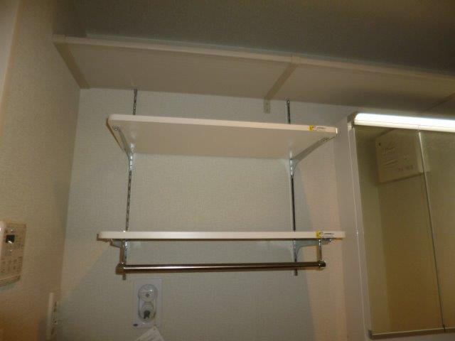 ルミエール　ベレオ茶屋町の収納|洗濯機上棚