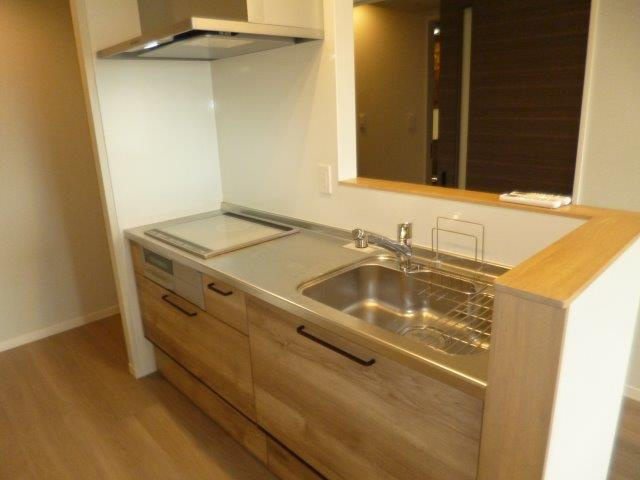 ルミエール　ベレオ茶屋町のキッチン|３口IHコンロ付システムキッチン