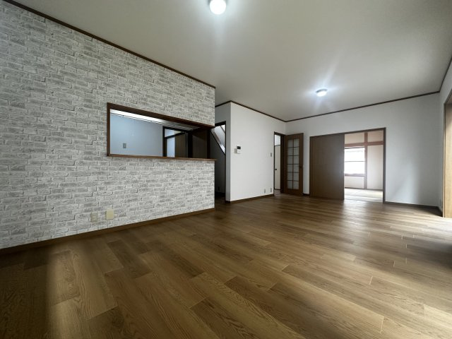 岩出市中島・中古戸建・114041の居間・リビング