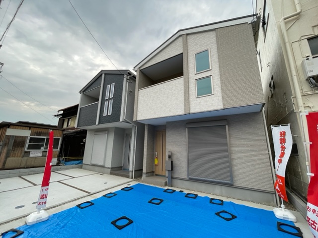 南区浜田町三丁目 全1棟　＜仲介手数料無料＞宝南小・南光中　新築一戸建ての外観|撮影
社長の村田です！
自らプレイヤーとして営業しています
長年の経験と実績から皆様により良いマイホーム購入のご提案をいたします。
住宅ローンの不安や購入後の不安等何でもご相談ください。