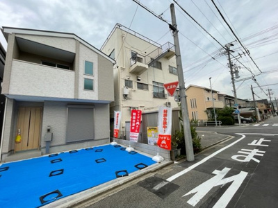 【前面道路含む現地写真】 | 南区浜田町三丁目 全1棟　＜仲介手数料無料＞宝南小・南光中　新築一戸建て | 撮影
社長の村田です！
自らプレイヤーとして営業しています
長年の経験と実績から皆様により良いマイホーム購入のご提案をいたします。
住宅ローンの不安や購入後の不安等何でもご相談ください。