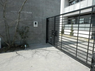 【エントランス】 | エントランスのゲートがオートロックになっています