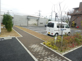 【駐車場】 | パイプシャッターゲートの付いた駐車場です