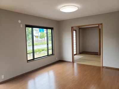 【居間・リビング】 | 鳥取市若葉台南 2丁目中古戸建て