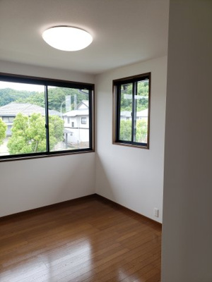 【洋室】 | 鳥取市若葉台南 2丁目中古戸建て