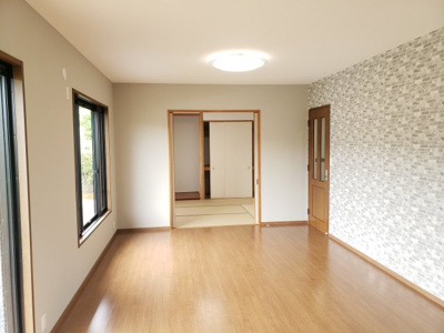 【居間・リビング】 | 鳥取市若葉台南 2丁目中古戸建て