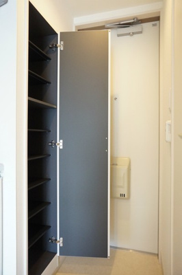 【玄関】 | リブリ・ブリックス | ※同物件・反転タイプの写真です。