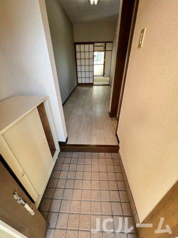 コーポカスガの玄関