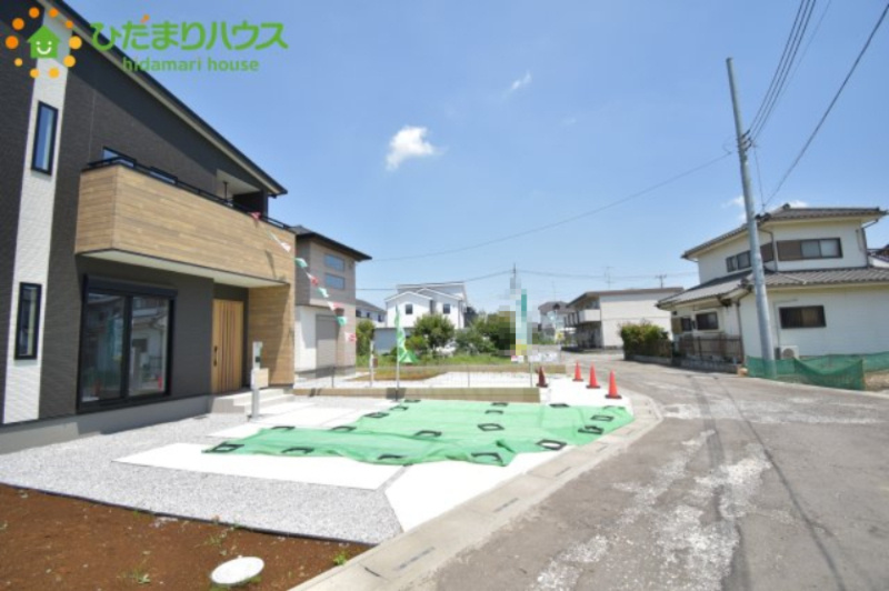 鴻巣市北新宿　第3期　中古一戸建て　01の前面道路含む現地写真