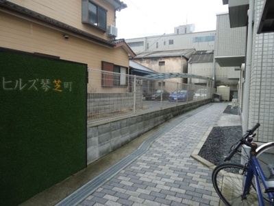 【駐車場】 | ヒルズ琴芝町 | 駐車場があるので、車を買う予定の方も安心です