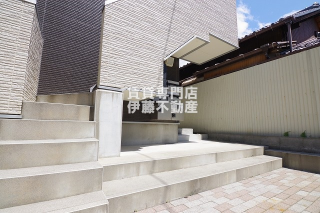 Creo志賀本通のエントランス