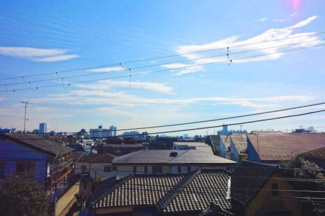 【展望】 | 【 View 】
木の暖かさをより感じさせてくれる太陽の光、一日の始まりを心地よく演出してくれます。窓から入る気持ちのいい風で、活力がみなぎることでしょう。