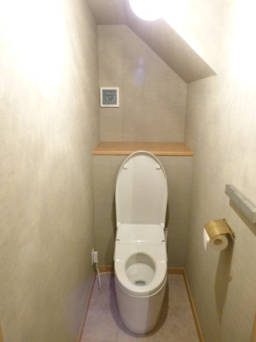 伊勢原市岡崎　中古戸建のトイレ