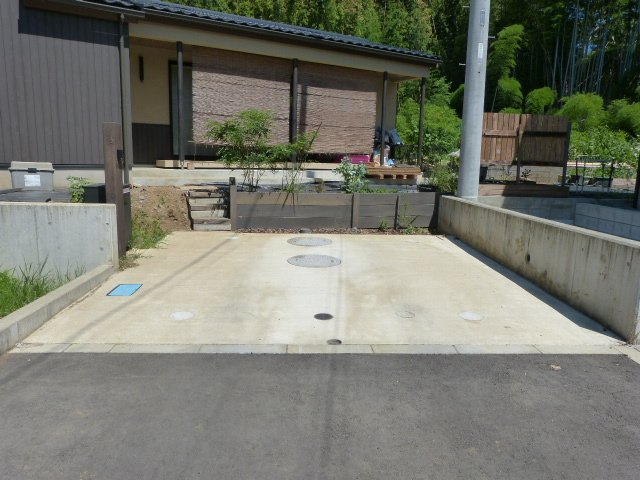 伊勢原市岡崎　中古戸建の駐車場