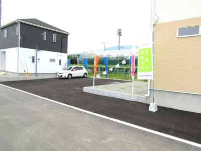 【前面道路含む現地写真】 | クレイドルガーデン　南アルプス市百々第1　2号棟 | 前面道路含む現地写真です