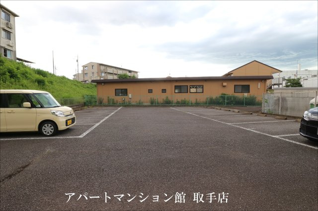 エルバの駐車場