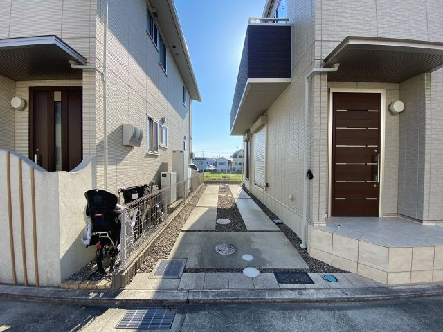 大阪狭山市東野西戸建の駐車場