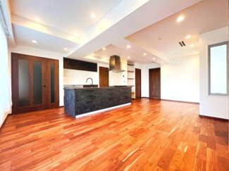 【外観】 | 【 Living　room 】
同仕様施工例写真です。リノベーション工事中になります。