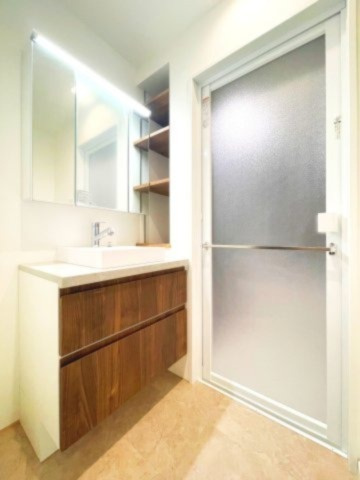 【独立洗面台】 | ジェイパーク上野アクシス | 【 Powder　room 】
同仕様施工例写真です。リノベーション工事中になります。