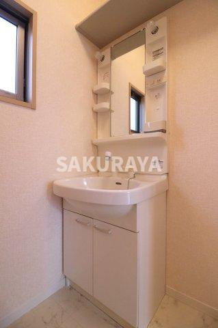 アプリコットタウン Ｂの独立洗面台|2023年撮影。現況と異なる場合がございます。