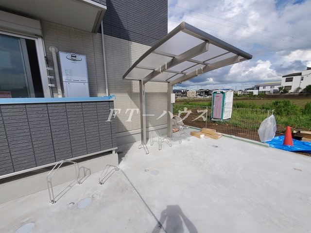 習志野市鷺沼２丁目のアパートのロビー