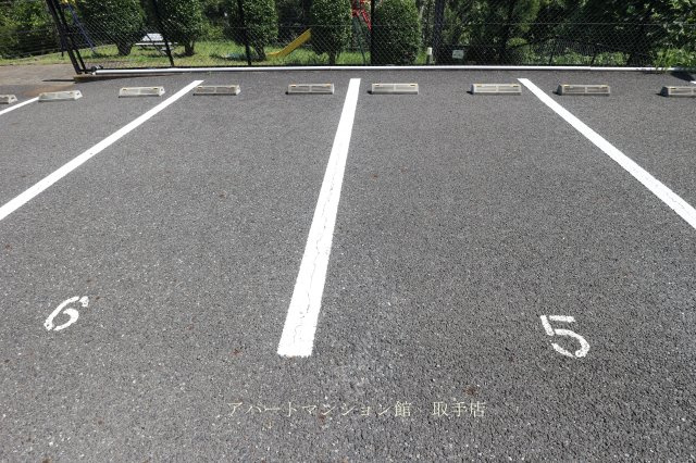 ルーチェ取手の駐車場