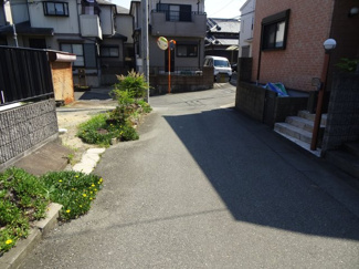 【前面道路含む現地写真】