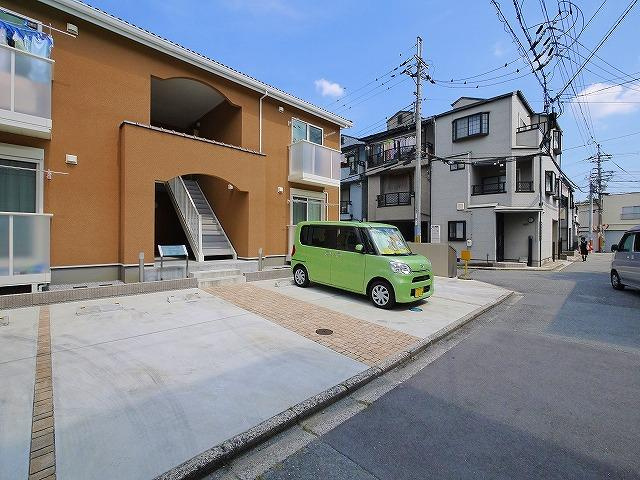 ラフィーネ学園前の駐車場|車をお持ちの方に嬉しい駐車場付きの物件です