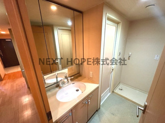 【独立洗面台】 | ロイヤルアーク伊丹 | 現況の洗面化粧台です♪お好きなリフォームを楽しんでみませんか？※リフォーム代金は別途支払いが必要となります。